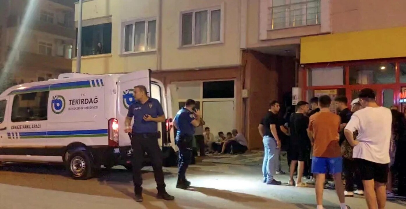 Eşini döverek öldürüp cesedi çocuğuna gösterdi!