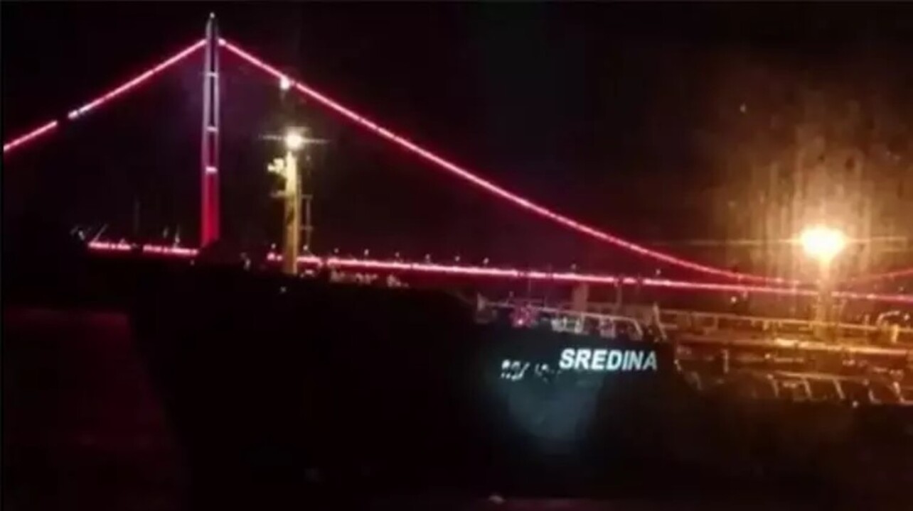 İstanbul Boğazı trafiğe kapatıldı Gece yarısı büyük panik