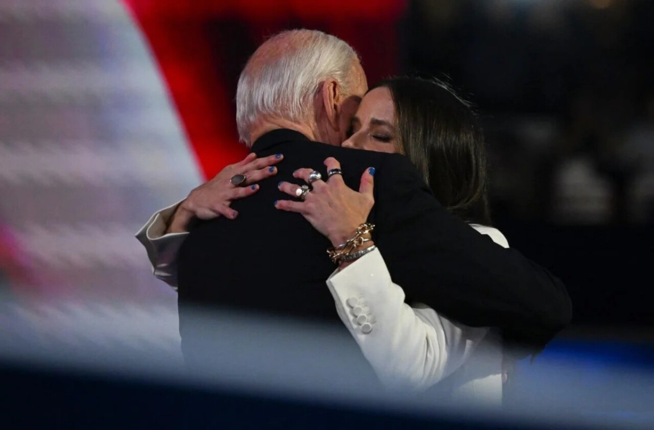 Joe Biden dönemi kapandı Gözyaşları içinde görevini bıraktı
