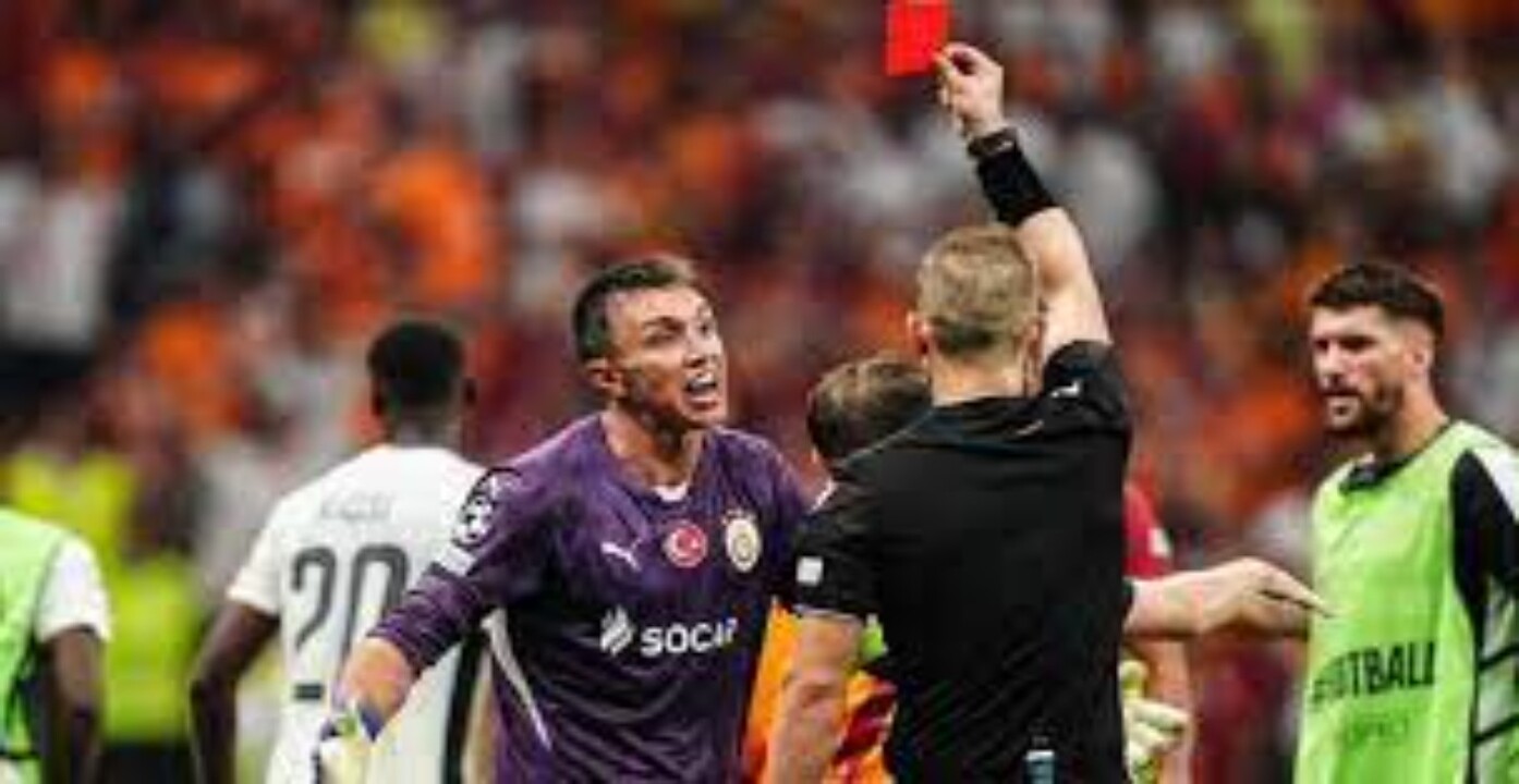 Kırmızı kart gören Muslera'ya bir şok daha