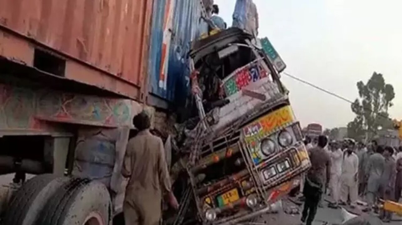 Pakistan'da korkunç kaza 28 kişi hayatını kaybetti