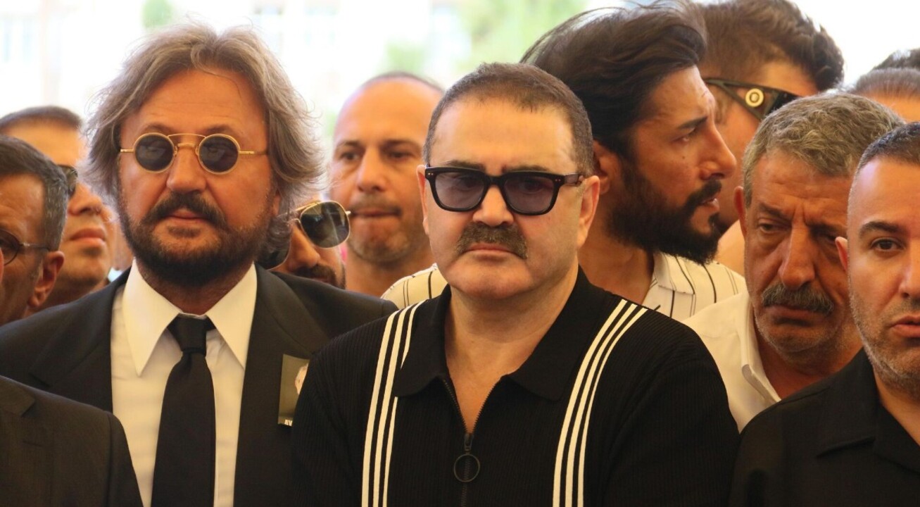 şafak sezer sinirlerine hakim olamadı