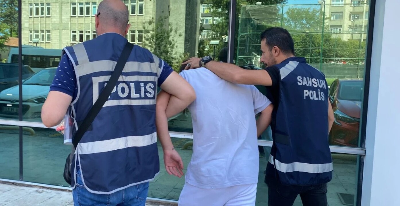 Uyuşturucu bağımlısı babasını defalarca bıçakladı