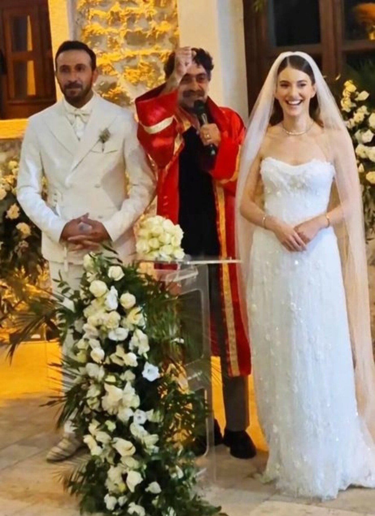 Yalı Çapkını'nın sevilen çifti dünyaevine girdi