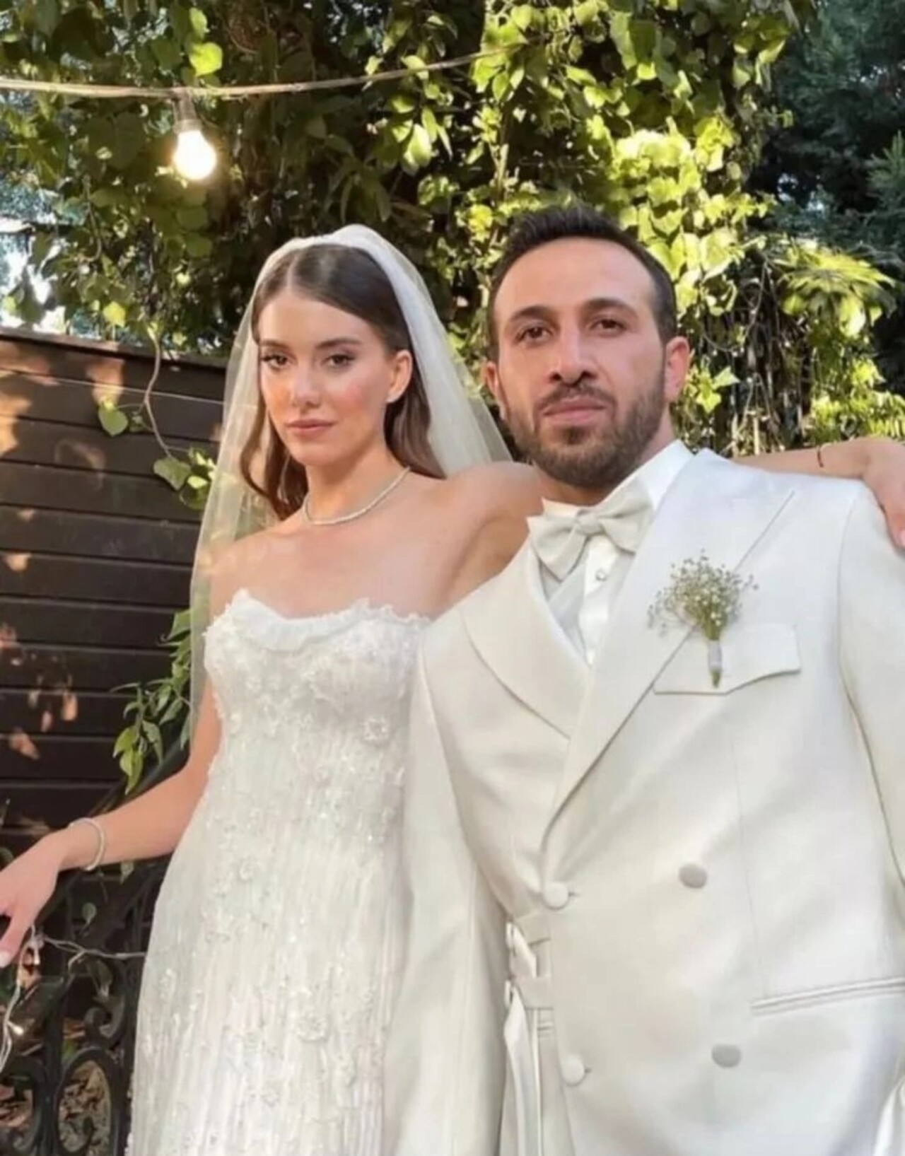 Yalı Çapkını'nın sevilen çifti dünyaevine girdi