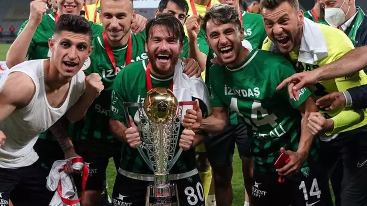 Yeşil-siyahlı takımın kupası kayboldu!