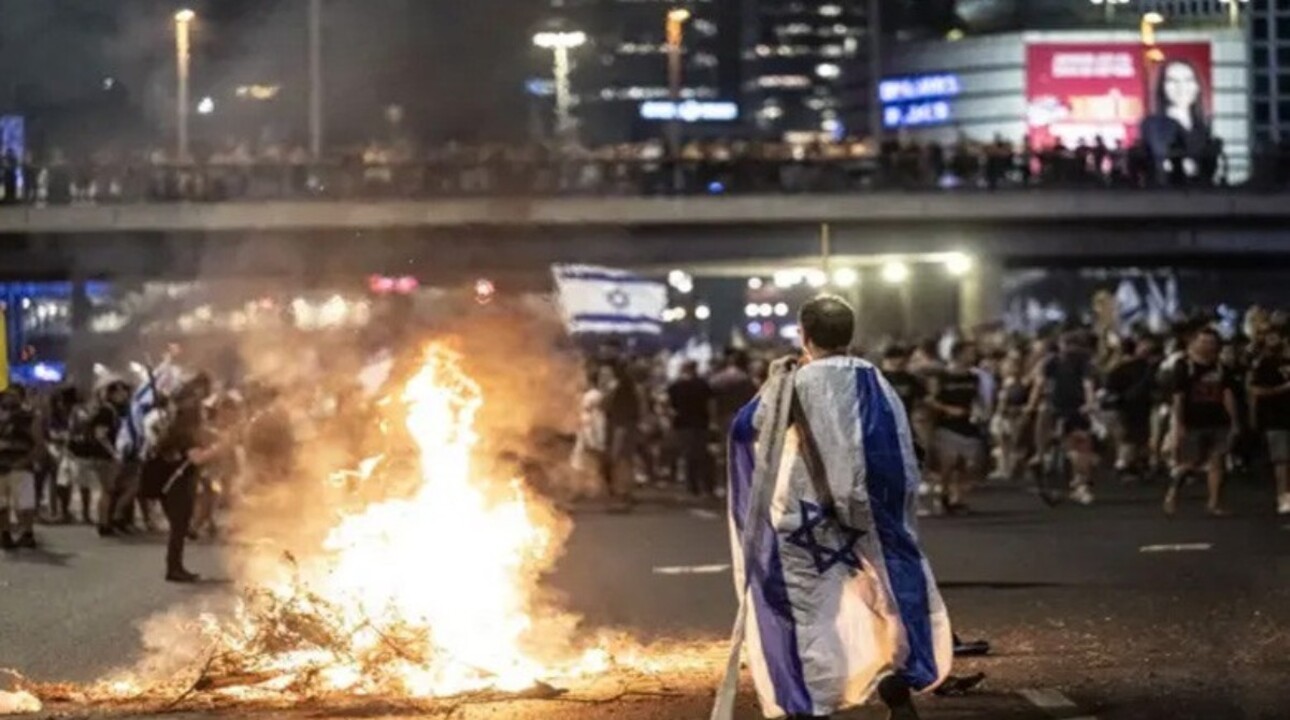 İsrail'de ortalık karıştı Tel Aviv alev alev