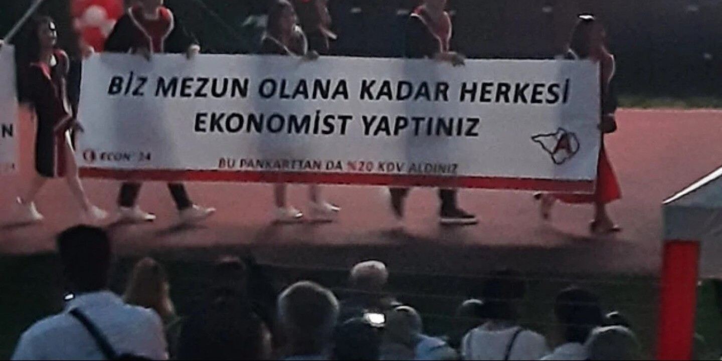 ODTÜ mezuniyet töreninde açılan pankartlar sosyal medyayı salladı