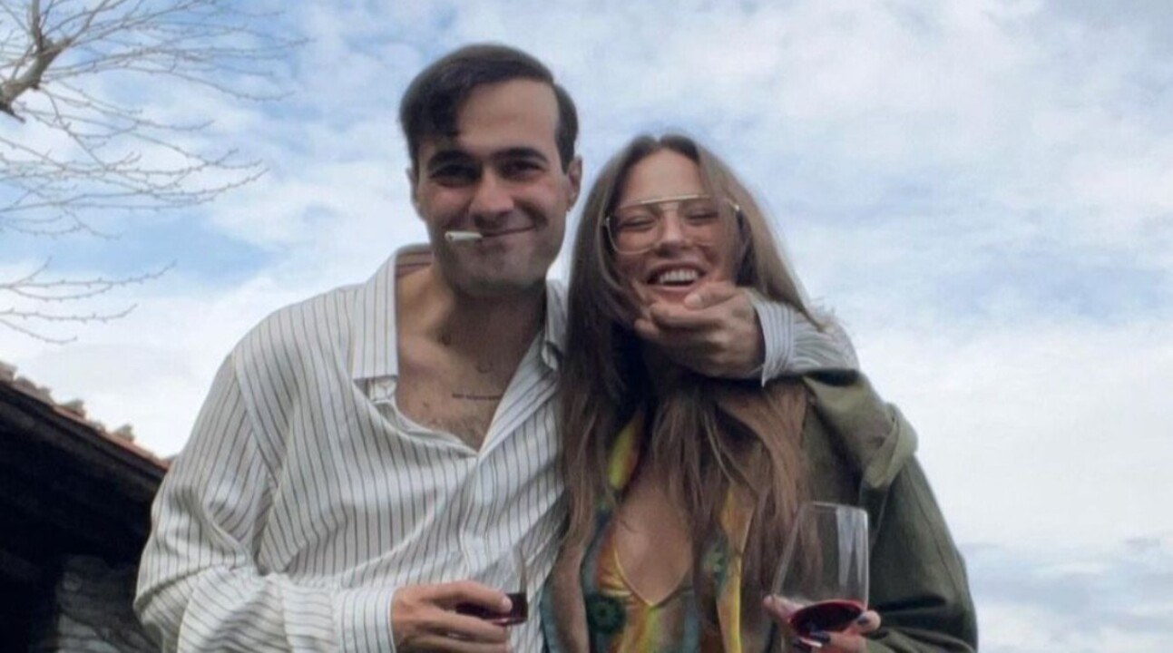 Serenay Sarıkaya ve Mert Demir'den delidolu aşk pozları
