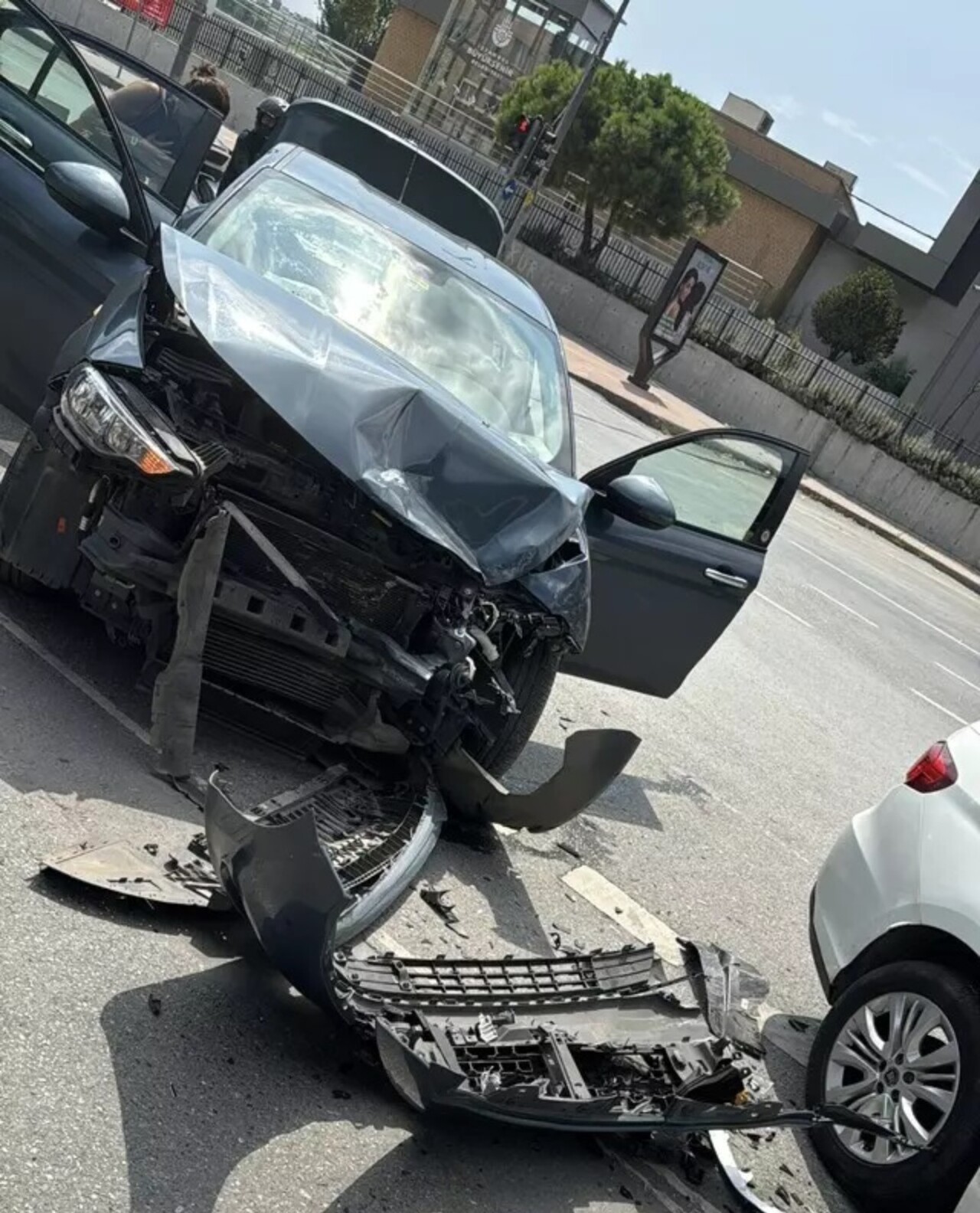 Vedat Milor geçirdiği trafik kazasıyla korkuttu